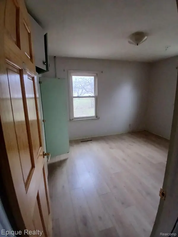 1396 Potter BLVD, Burton, MI 48509