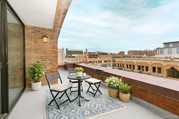 211 E Merrill Street #302, Birmingham, MI 48009