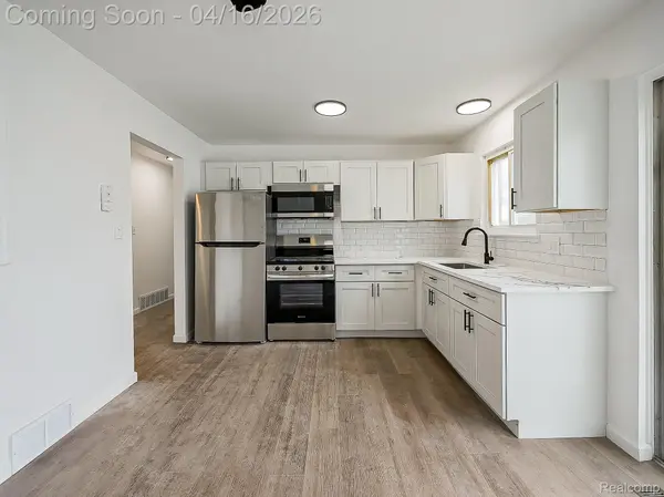 32209 Eastway ST, Roseville, MI 48066