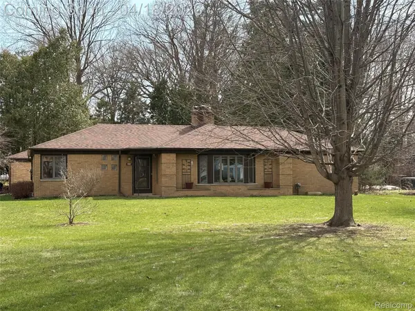 6214 Hugh ST, Burton, MI 48509