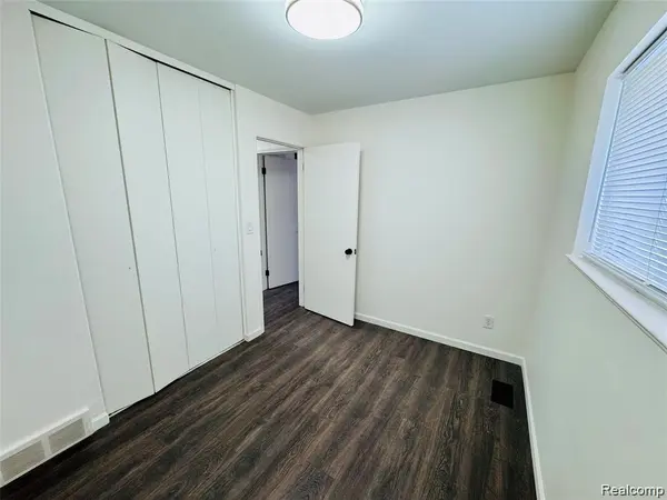 26431 Tom Allen DR, Warren, MI 48089