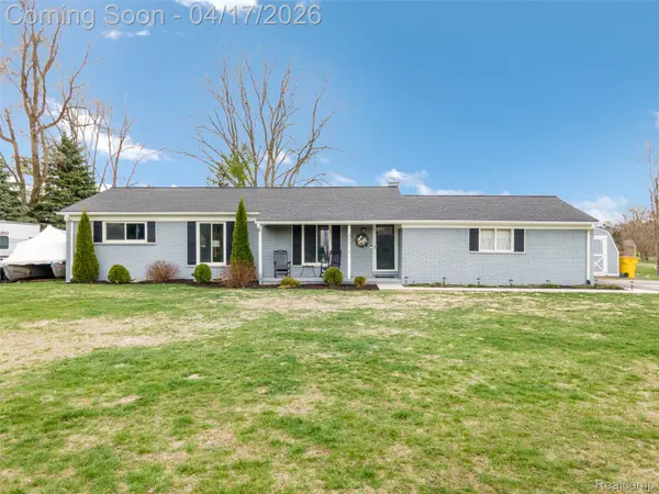 355 Sanders RD, Oxford Charter Township, MI 48371