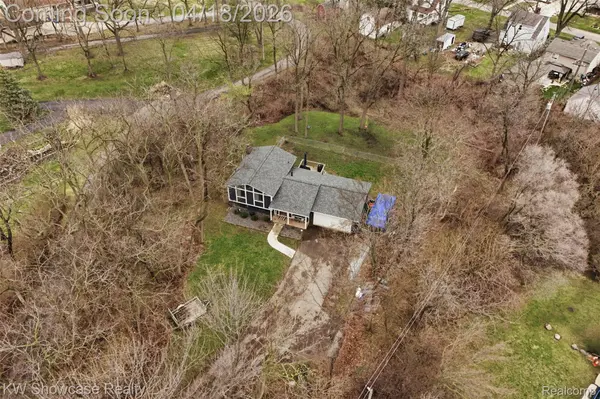 2635 Silverdown CT, Waterford Charter Township, MI 48328