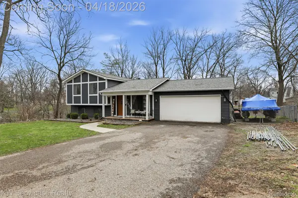 2635 Silverdown CT, Waterford Charter Township, MI 48328