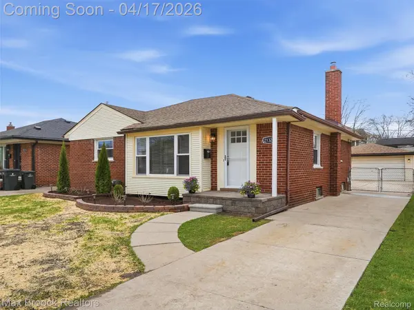 21324 Yale ST, St. Clair Shores, MI 48081