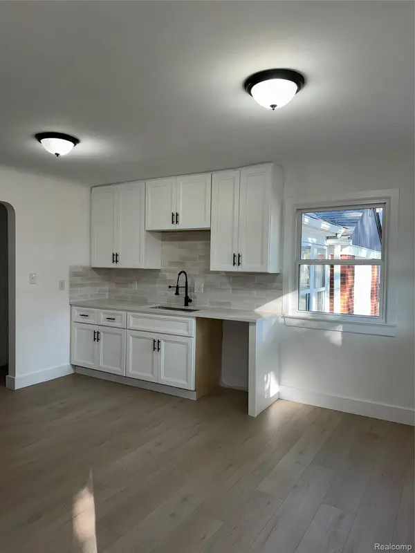 28435 Victor ST, Roseville, MI 48066