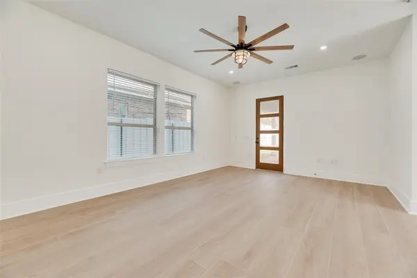 1206 Vermont Avenue, Dallas, TX 75216