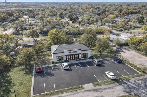 213 W Eldred Street, Burleson, TX 76028