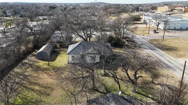 213 W Eldred Street, Burleson, TX 76028