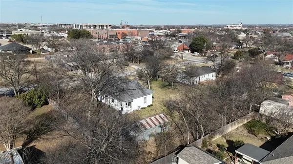 213 W Eldred Street, Burleson, TX 76028