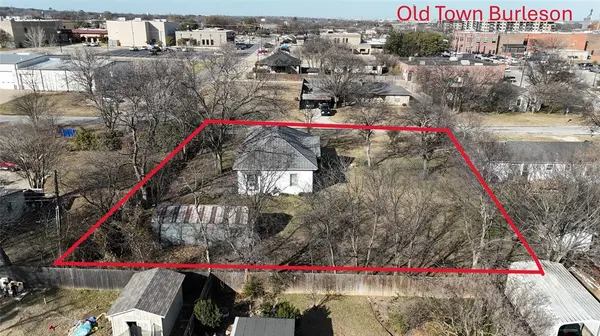 213 W Eldred Street #2, Burleson, TX 76028