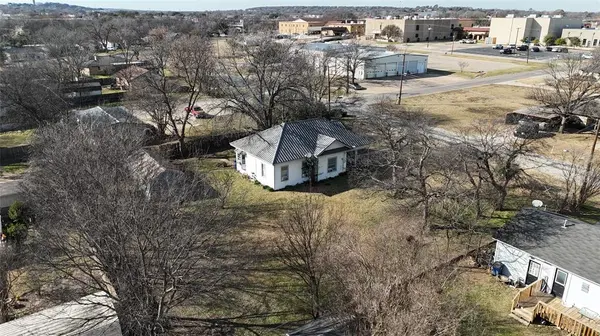 213 W Eldred Street #1, Burleson, TX 76028