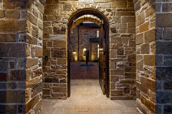 2210 Barcelona Court, Westlake, TX 76262