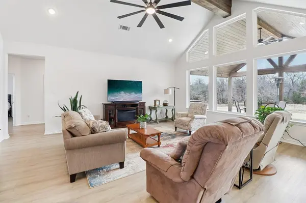 165 Rolling Bend Road, Alvord, TX 76225