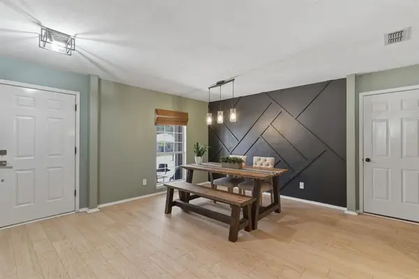 945 Lake Ridge Drive, Azle, TX 76020