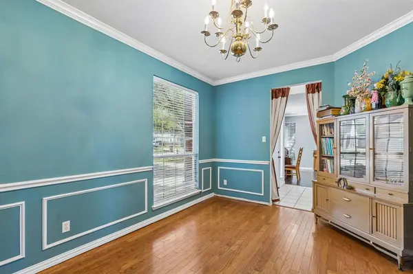 405 Stoneleigh Circle, Lake Dallas, TX 75065