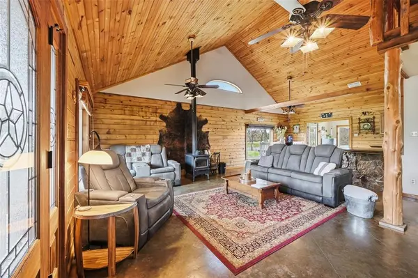 17311 E Us-82, Honey Grove, TX 75446