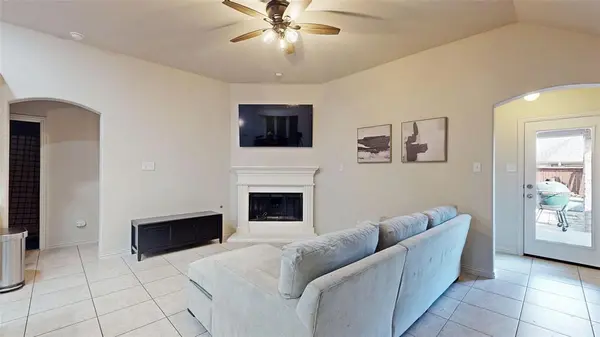 421 Catherine Lane, Lantana, TX 76226