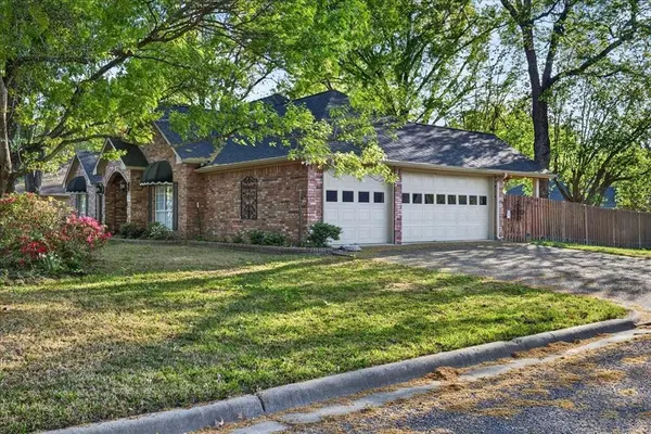 1108 Lonnie Drive, Athens, TX 75751