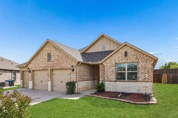 8004 Larch Lane, Fort Worth, TX 76131