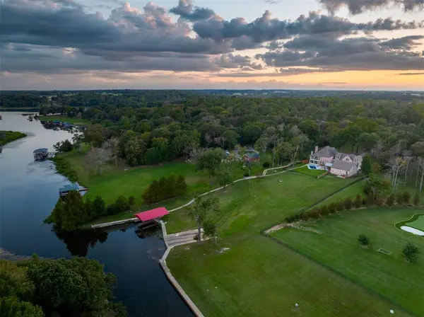 2001 Rose Pointe, Athens, TX 75752