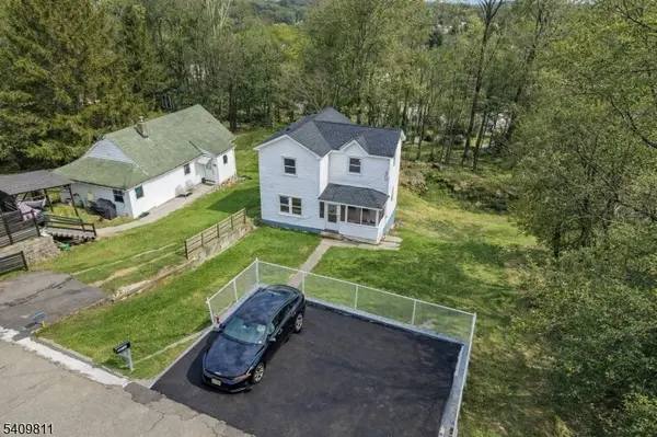 20 Ella St, Bloomingdale Boro, NJ 07403