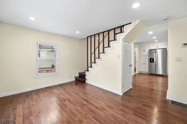 20 Ella St, Bloomingdale Boro, NJ 07403