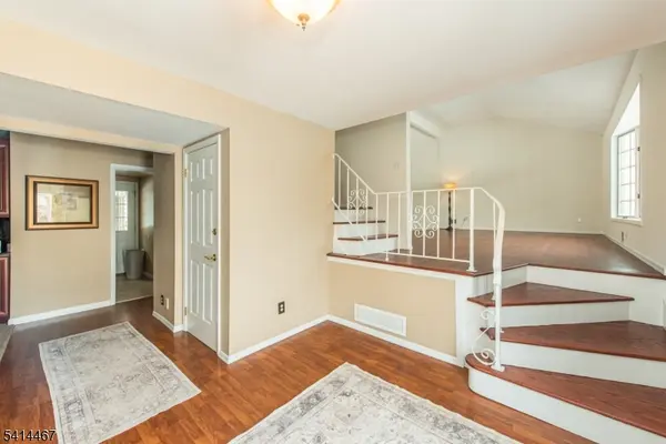 9 Nantes Rd, Parsippany-troy Hills Twp., NJ 07054