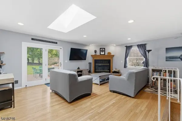 42 W Lake Shore Dr, Rockaway Twp., NJ 07866