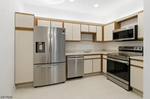 5301 Richmond Rd #301, West Milford Twp., NJ 07480