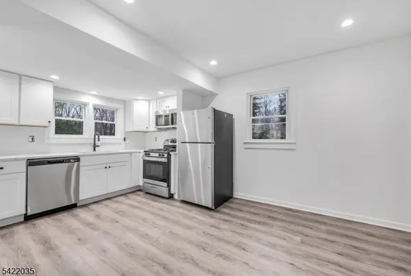 82 Boonton Ave, Kinnelon Boro, NJ 07405