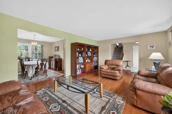 7 Chicopee Dr, Wayne Twp., NJ 07470