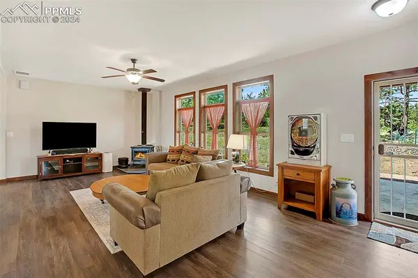 496 Julia RD, Guffey, CO 80820