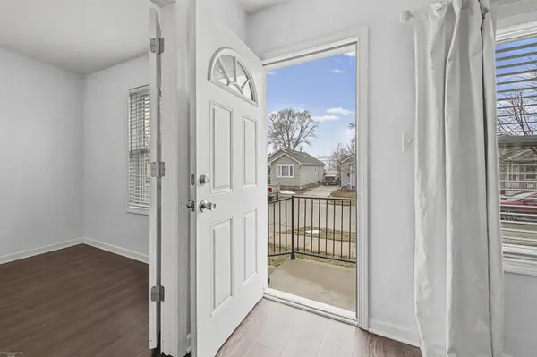 22607 Maxine ST, St Clair Shores, MI 48080