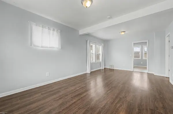 22607 Maxine ST, St Clair Shores, MI 48080