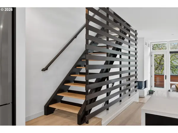 245 SW MEADE ST #C3, Portland, OR 97201