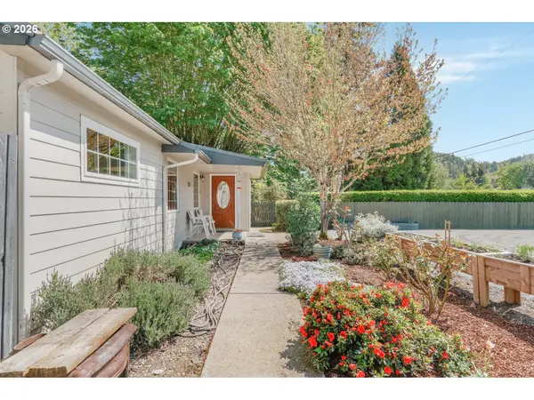 1381 OAK HILL RD, Roseburg, OR 97471