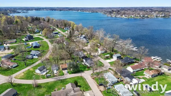 8274 Pokagon RD, Watervliet Twp, MI 49098