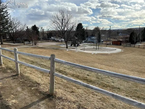 414 Sinton AVE, Colorado Springs, CO 80906