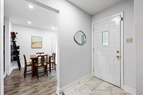 18 Rock Fern WAY, Toronto C15, ON M2J 4N2