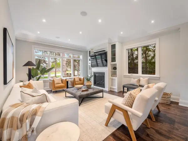 48 Paperbirch DR, Toronto C13, ON M3C 2E7