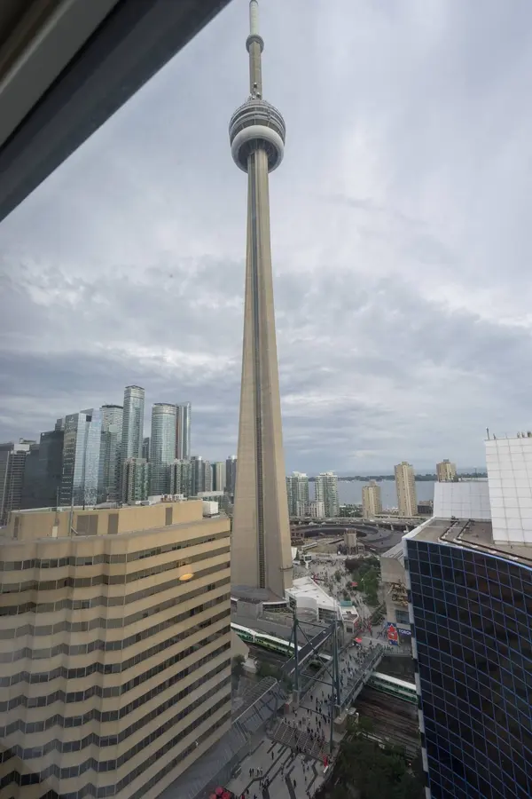 300 Front ST W #2512, Toronto C01, ON M5V 0E9