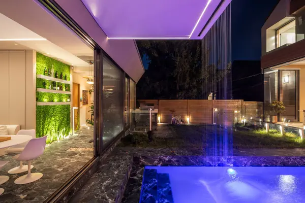 210 Glenayr RD, Toronto C03, ON M5P 3C3