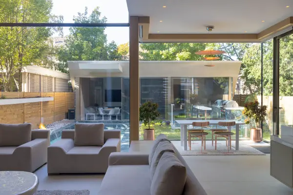 210 Glenayr RD, Toronto C03, ON M5P 3C3