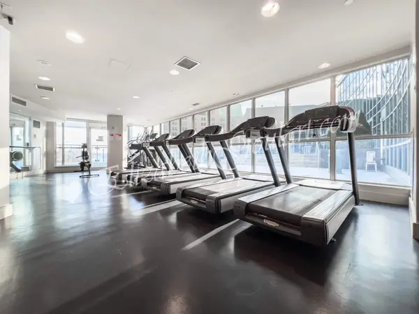 208 Queens Quay W #2111, Toronto C01, ON M5J 2Y5