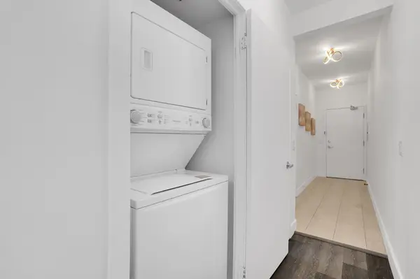 208 Queens Quay W #2111, Toronto C01, ON M5J 2Y5