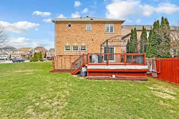 75 Gloria CRES, Whitby, ON L1P 1V3