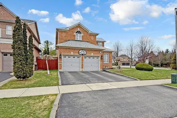 75 Gloria CRES, Whitby, ON L1P 1V3
