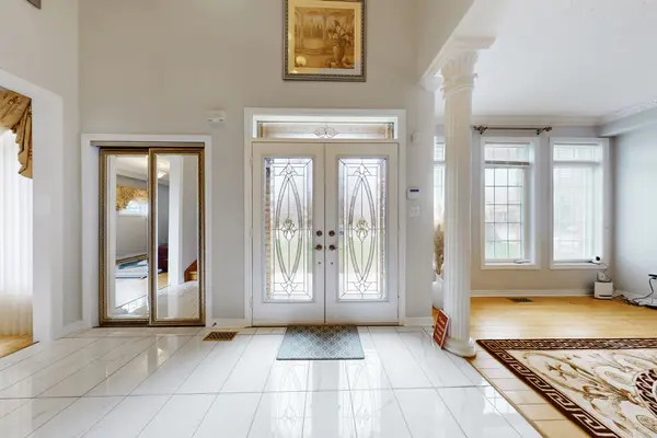 75 Gloria CRES, Whitby, ON L1P 1V3