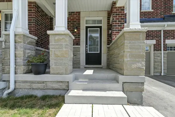 3303 Thunderbird Promenade, Pickering, ON L1X 0N4